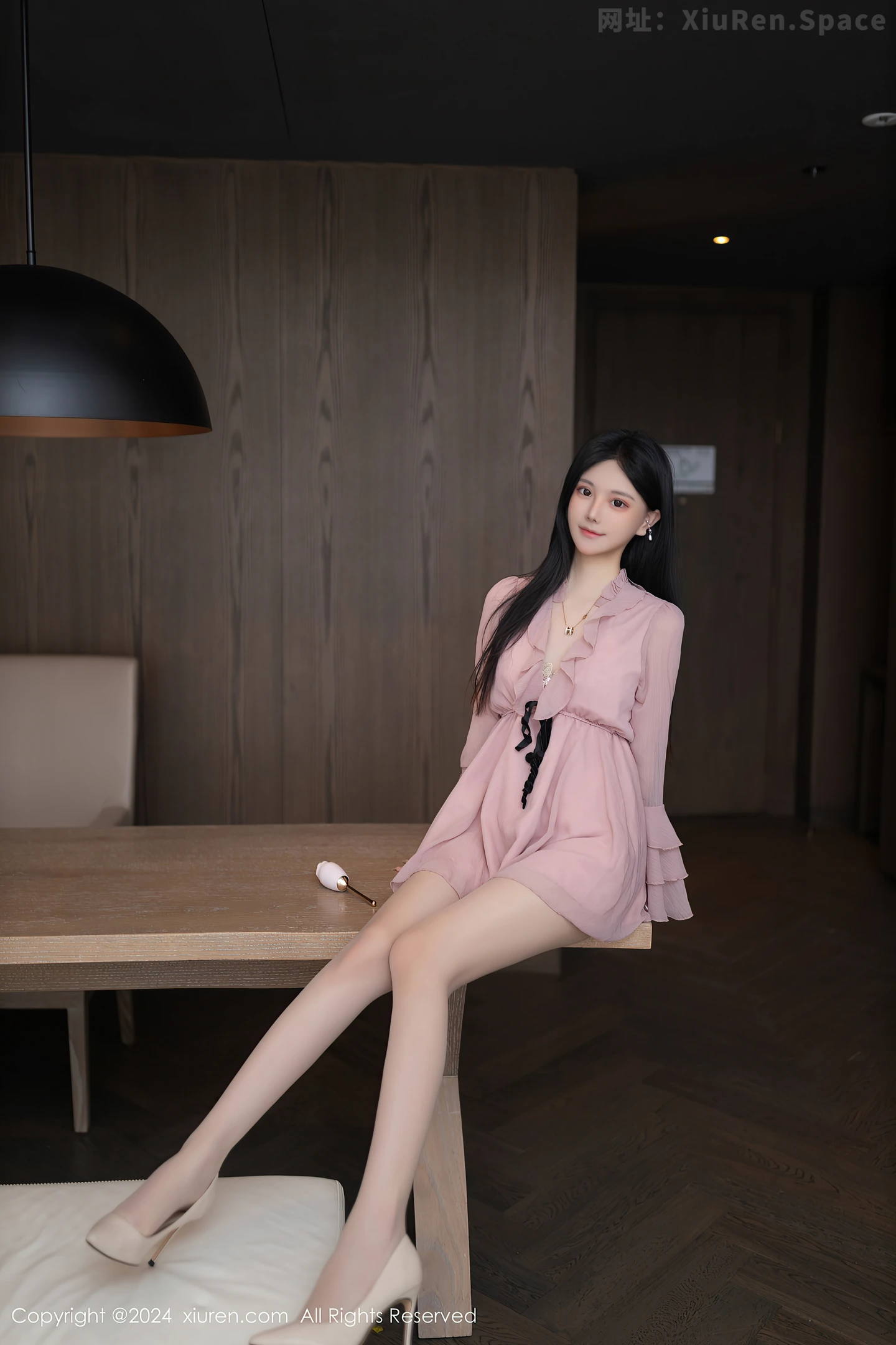 图片[4]-[XiuRen秀人网]VOL.8925 模特幼幼性感紫色连衣短裙+白色薄透情趣服秀完美身材诱惑写真80P-秀人网官方网站